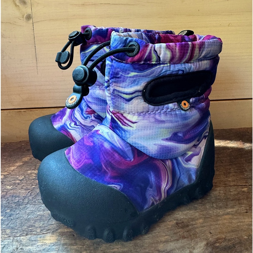 Like New Bogs B-MOC Snow Boot Toddler 6 Purple Swirl